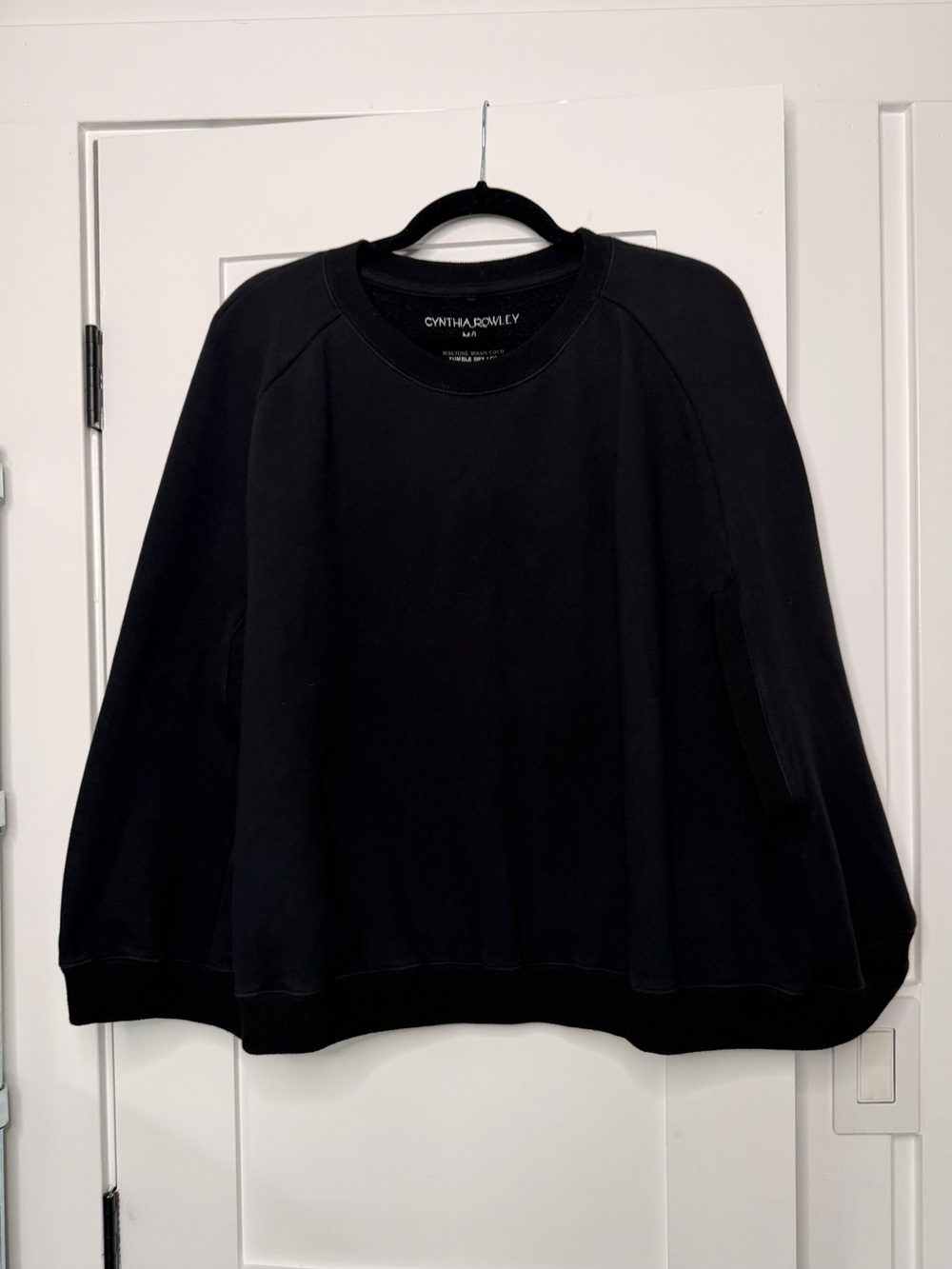 Cynthia Rowley Women’s Black Crewneck Pullover Sweatshirt, M/L